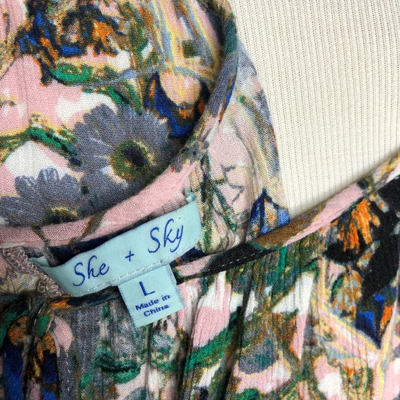 She + Sky Cold Shoulder Floral Lace Dress - Picture 5 of 6